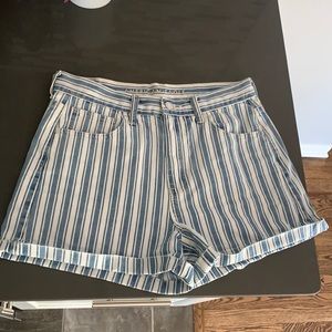 American Eagle Striped Mom Short